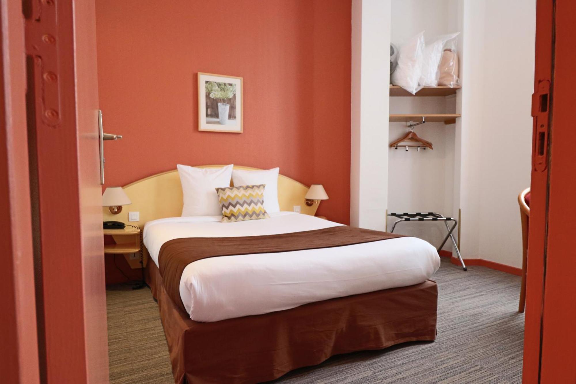 Logis-Hotel Des Oliviers Тионвил Екстериор снимка